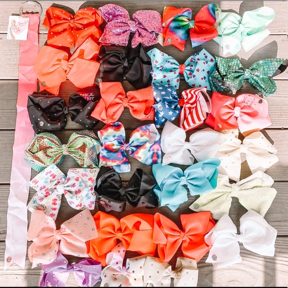 JoJo Siwa Accessories - Lot of 27 JoJo Siwa bows!